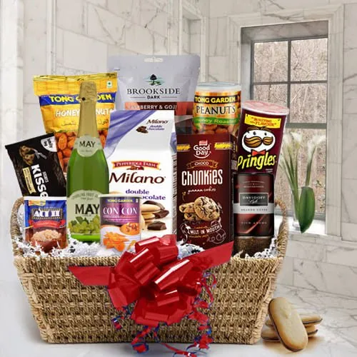 Attractive Gift Basket of Sweet Assortments N Juice