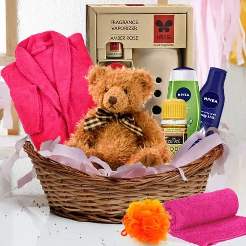 Trendy Basket of Bathing Gift Set for Her