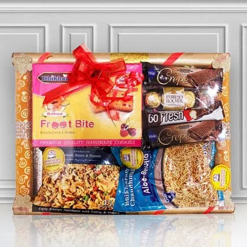 Lip-Smacking Sweet n Namkeen Gift Basket for Mummy